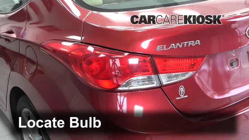 2013 Hyundai Elantra GLS 1.8L 4 Cyl. Sedan (4 Door) Éclairage Feu clignotant arrière (remplacer l'ampoule)